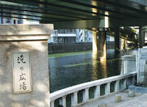 日本橋　滝の広場