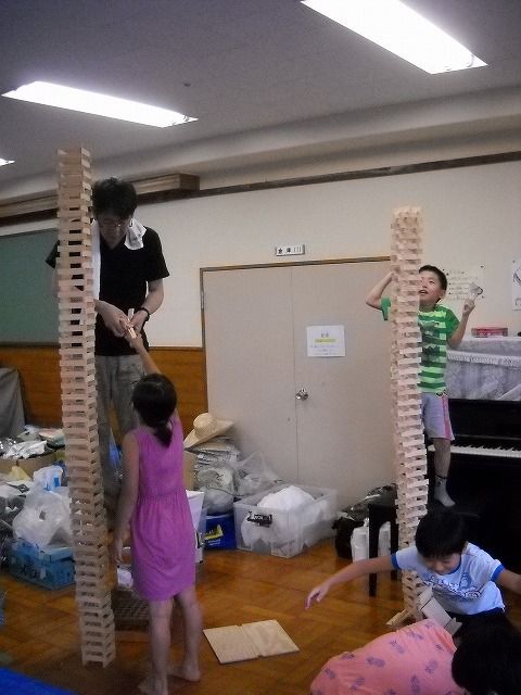 086